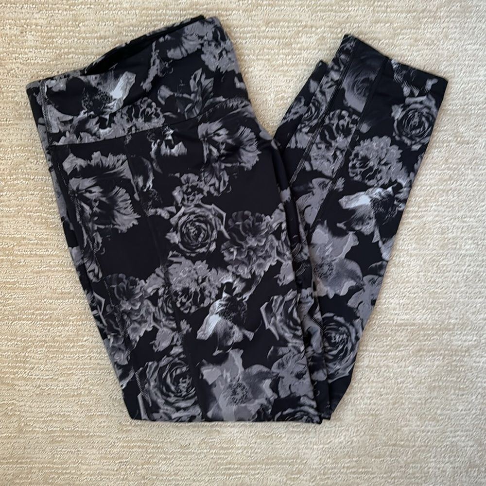 Soma Sport Black and Gray Floral Leggings, Size XL - Picture 4 of 9